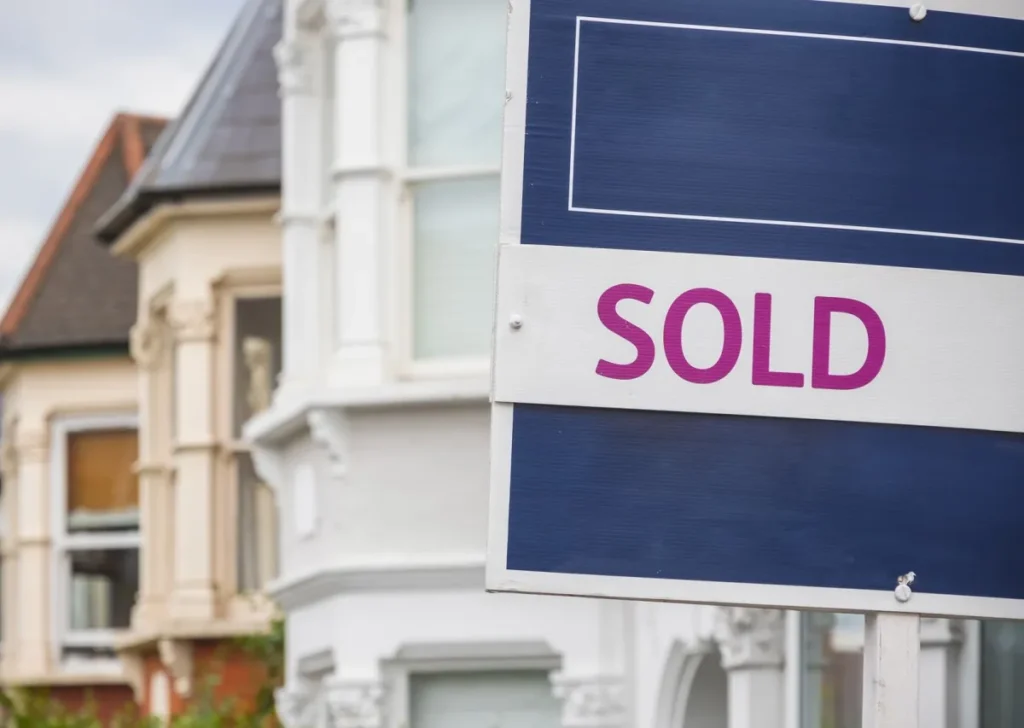 An image of an Estate Agents sold board